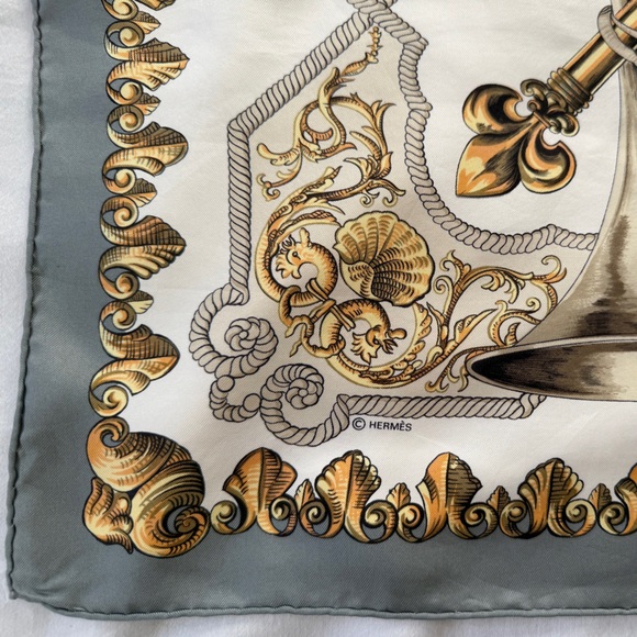 Authentic Vintage Hermès “Ludovicus Magnus” Silk Scarf - Picture 7 of 12